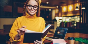 Beitragsbild des Blogbeitrags Arbeiten als Studierender: Unumgängliche Doppelbelastung oder Investition in die Zukunft?