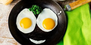 Beitragsbild des Blogbeitrags Grantig im Job? Iss dich glücklich!