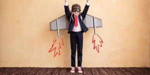 Beitragsbild des Blogbeitrags Kreative Selbstständigkeit: „Zwischen zwei Welten balancieren“ 