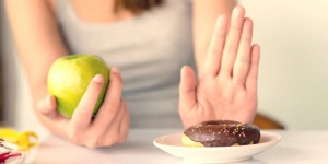 Beitragsbild des Blogbeitrags Fasten in der Arbeit: Soll man Kollegen unterstützen? Pros und Contras