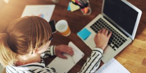 Beitragsbild des Blogbeitrags Sommerzeit ist Ferialjobzeit: So bewirbst du dich richtig