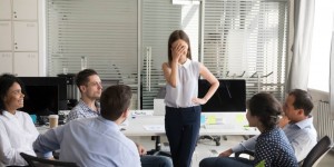 Beitragsbild des Blogbeitrags Das ist ja ein Witz! Humor schadet Frauen bei der Karriere