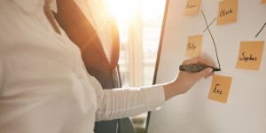 Beitragsbild des Blogbeitrags Strategien, um heiß umkämpfte Vertriebs-Profis für sich zu gewinnen