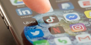 Beitragsbild des Blogbeitrags Social Media, Jobsuche, Netzwerke – eine Brancheninsiderin über Zukunftstrends