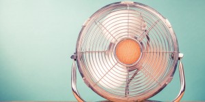 Beitragsbild des Blogbeitrags #Fünf am Freitag: Keine Klimaanlage? So wirds kühler in der Arbeit