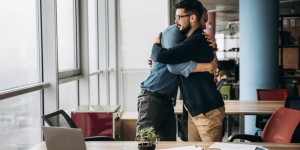 Beitragsbild des Blogbeitrags Wenn der Lieblingskollege kündigt: So gehst du mit der Trauer um