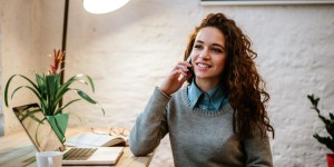 Beitragsbild des Blogbeitrags Bewerbungsgespräch: Über Telefon und Skype glänzen