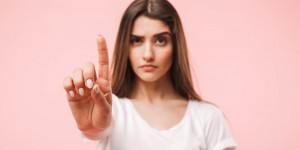 Beitragsbild des Blogbeitrags No-Go-Alarm: Diese Fehler versauen jedes Bewerbungsgespräch 