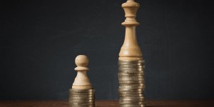 Beitragsbild des Blogbeitrags Gehaltsreport: Das verdienen Geschäftsführer und Facharbeiter