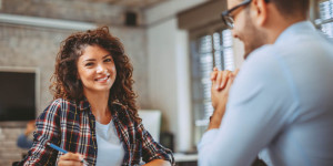 Beitragsbild des Blogbeitrags IT-Stellen im 1. Halbjahr schneller besetzt: Time to Hire gesunken