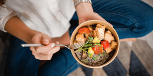 Beitragsbild des Blogbeitrags Gesunde Ernährung im Beruf: Tipps und Rezepte für mehr Energie