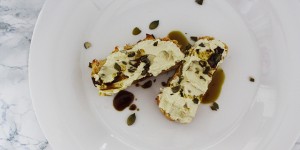 Beitragsbild des Blogbeitrags Kartoffelbrot und Kürbiskernaufstrich