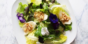 Beitragsbild des Blogbeitrags Food Inspiration – Salate Deluxe mit Mozzarella, Preiselbeeren uvm.