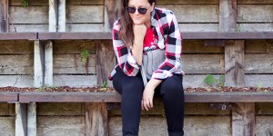 Beitragsbild des Blogbeitrags Karohemd, Shirt, Jeans und Sneakers – bequemes Outfit für Open Air Feste