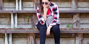 Beitragsbild des Blogbeitrags Karohemd, Shirt, Jeans und Sneakers – bequemes Outfit für Open Air Feste 