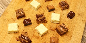 Beitragsbild des Blogbeitrags Mohn-, Erdnussbutter-, Kokos- und Kakao Bites