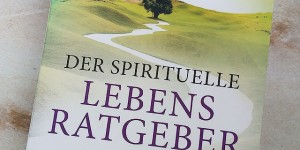 Beitragsbild des Blogbeitrags #Buchrezension: Der spirituelle Lebensratgeber – Im Einklang mit dem Universum fühlen, denken, handeln! 