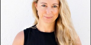 Beitragsbild des Blogbeitrags Carina Herrmann im Interview – Autorin, Konventionsbrecherin und moderne Selbständige 