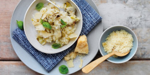 Beitragsbild des Blogbeitrags ARTICHOCKEN RISOTTO MIT PARMIGIANO REGGIANO 