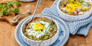 Beitragsbild des Blogbeitrags Gebackenes Ei in FrühstücksPorridge