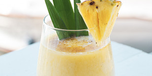 Beitragsbild des Blogbeitrags Kokos-Ananas Smoothie mit Zimt