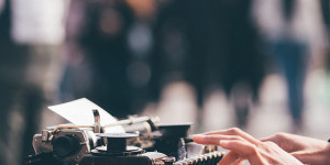 Beitragsbild des Blogbeitrags Buchveröffentlichung: Buchverlag vs Self-Publishing