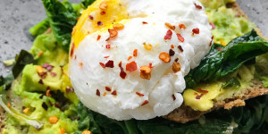 Beitragsbild des Blogbeitrags Chakra Guide Food: Zusammenhang zwischen Ernährung und Chakren – Teil 2