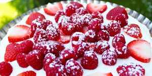 Beitragsbild des Blogbeitrags Summer Opening: Obstkuchen mit Erdbeeren* 