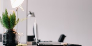 Beitragsbild des Blogbeitrags Die Top 10 Tipps für ein erholsames und stressfreies Arbeitsumfeld