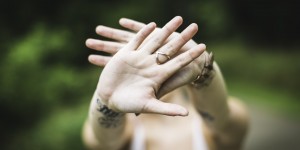 Beitragsbild des Blogbeitrags Den Mutigen gehört die Welt – So überwindet man seine Schüchternheit