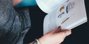 Beitragsbild des Blogbeitrags Keine Zeit zum Lesen? – Buchzusammenfassungen sind die Lösung