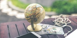 Beitragsbild des Blogbeitrags So kreierst du Geld & Fülle in unsicheren Zeiten