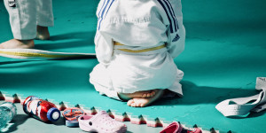 Beitragsbild des Blogbeitrags Schwäche oder Stärke? – Die Geschichte vom einarmigen Jungen der Judo lernen wollte