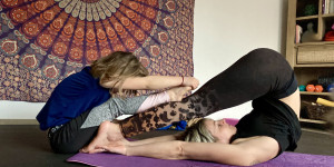 Beitragsbild des Blogbeitrags 10 Gründe warum Yoga für Kinder so wichtig ist 