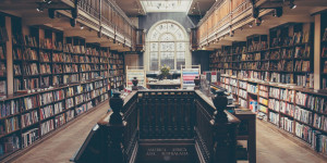 Beitragsbild des Blogbeitrags So kannst du bei Fachbüchern einiges an Geld sparen 