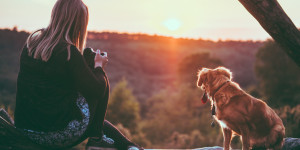 Beitragsbild des Blogbeitrags Was wir von unseren Hunden lernen dürfen – Leben mit Hund (7 Ein- und Aussichten)