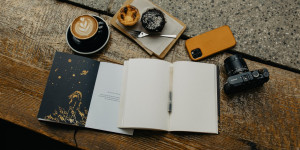 Beitragsbild des Blogbeitrags Journaling – 7 Dinge die du darüber wissen solltest und wie es dein Leben erleichtert 