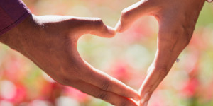 Beitragsbild des Blogbeitrags An diesen Facetten erkennst Du Liebe