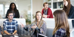Beitragsbild des Blogbeitrags Dresscode: Darauf kommt es beim weibliche Business-Look an 