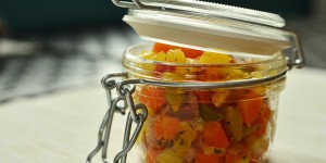 Beitragsbild des Blogbeitrags 3 einfache und gesunde Rezeptideen für Salat Jars