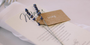 Beitragsbild des Blogbeitrags Die Hochzeitspapeterie: Eure Checkliste zum Download