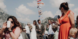 Beitragsbild des Blogbeitrags Fröhliche Leichtigkeit im Salzkammergut: Die Geschichte von Laura & Wahab