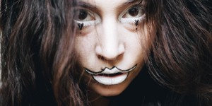 Beitragsbild des Blogbeitrags Kein Grusel Clown Make-up, aber dennoch eine kleine Inspiration für Halloween 