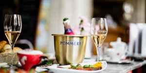 Beitragsbild des Blogbeitrags Café Oper Wien: Make It Pop Like Champagne 