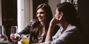 Beitragsbild des Blogbeitrags Ein Abend mit Freunden und Carpe Diem Kurkuma Sparkling White Tea