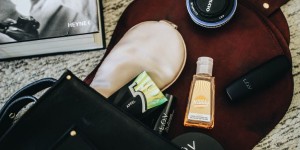 Beitragsbild des Blogbeitrags What’s in my Bag – Travel Edition