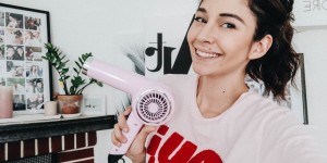 Beitragsbild des Blogbeitrags Superleichte Retro-Frisur selber machen mit dem Retro Pink Lady Haartrockner