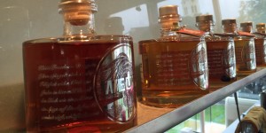 Beitragsbild des Blogbeitrags Wie entsteht eigentlich Whisky? Vom Getreide zum edlen Tropfen in der Destillerie Weutz