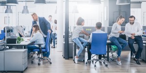 Beitragsbild des Blogbeitrags Arbeitsplatz gesund einrichten – wie gehe ich vor? – Ergonomie