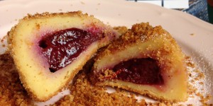 Beitragsbild des Blogbeitrags Zwetschkenknödel aus Kartoffelteig